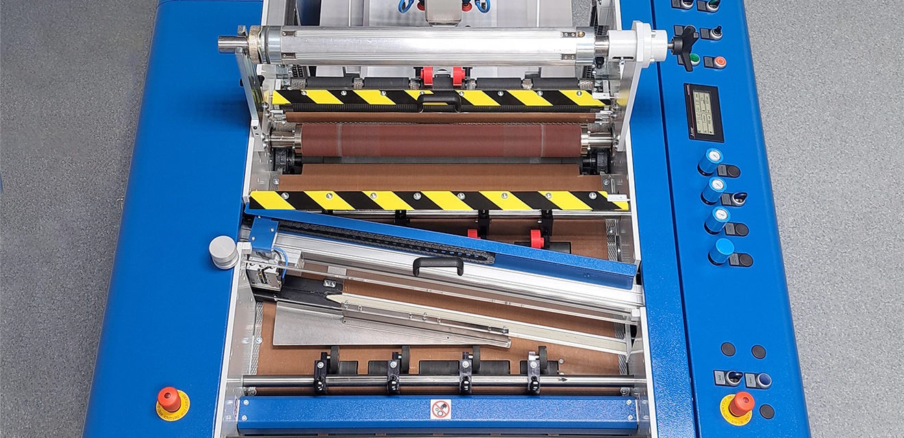 B2 mounting adhesive aplicator Europa KC 